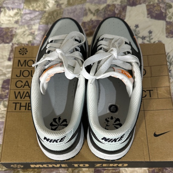 4.5 Y/Womens 6  Nike Dunk Low - Picture 5 of 6